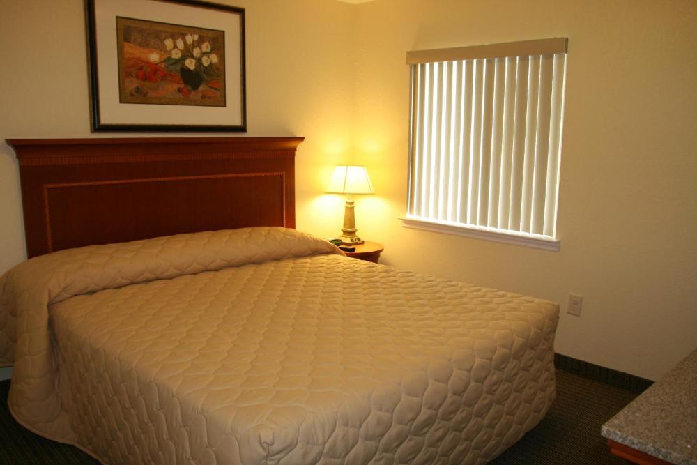Special Offer - One-Bedroom Suite interior